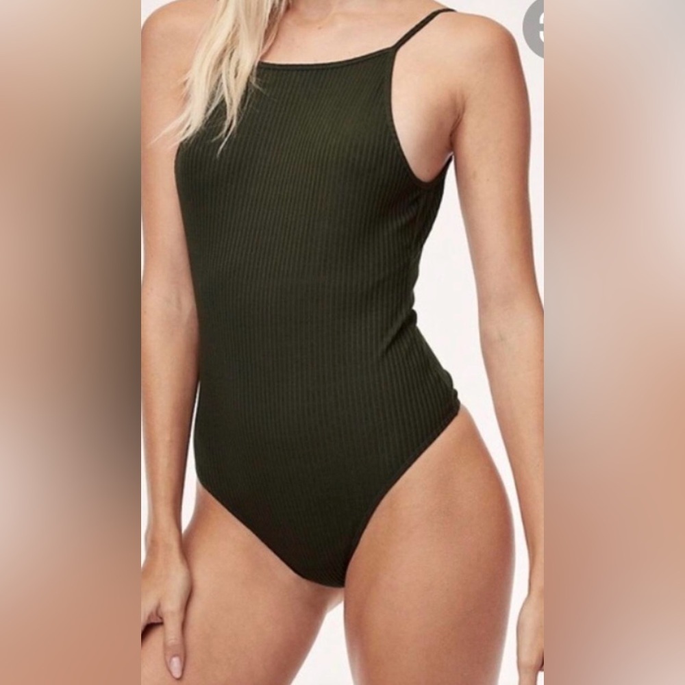 Wilfred Aritzia green Ribbed Bodysuit . Size S